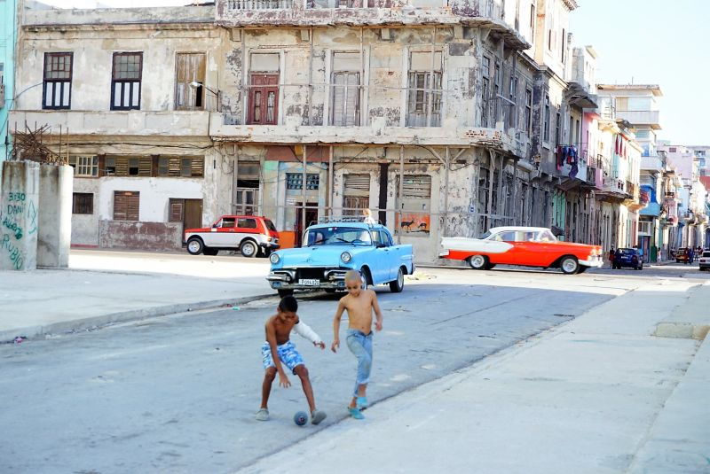Joven y Viejo. Havana, Cuba. By Matthew Kirdahy.